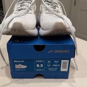 Brooks Ghost 16 Women's Shoes - Light Gray